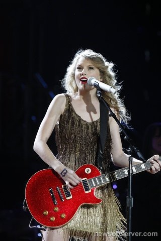 Taylor Swift — November 17 - Raleigh, North Carolina — photo 15