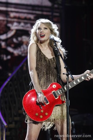 Taylor Swift — November 17 - Raleigh, North Carolina — photo 17