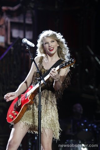 Taylor Swift — November 17 - Raleigh, North Carolina — photo 18