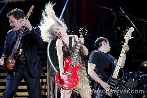 Taylor Swift — November 17 - Raleigh, North Carolina — photo 23