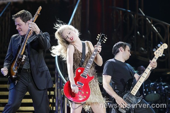 Taylor Swift — November 17 - Raleigh, North Carolina — photo 24