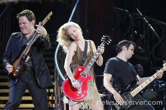 Taylor Swift — November 17 - Raleigh, North Carolina — photo 25