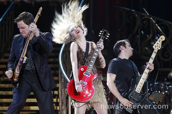 Taylor Swift — November 17 - Raleigh, North Carolina — photo 26