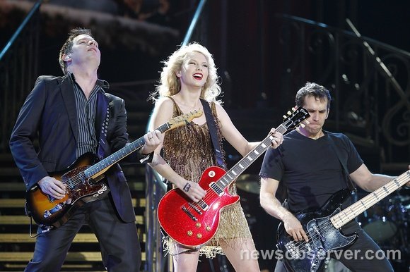 Taylor Swift — November 17 - Raleigh, North Carolina — photo 27