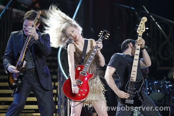 Taylor Swift — November 17 - Raleigh, North Carolina — photo 28