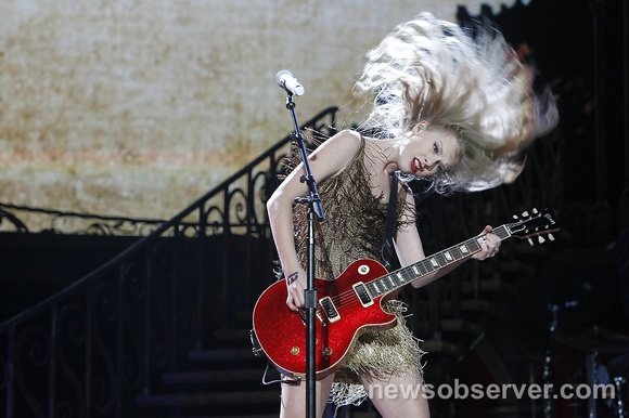 Taylor Swift — November 17 - Raleigh, North Carolina — photo 34