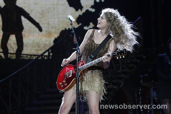 Taylor Swift — November 17 - Raleigh, North Carolina — photo 36