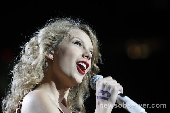 Taylor Swift — November 17 - Raleigh, North Carolina — photo 41