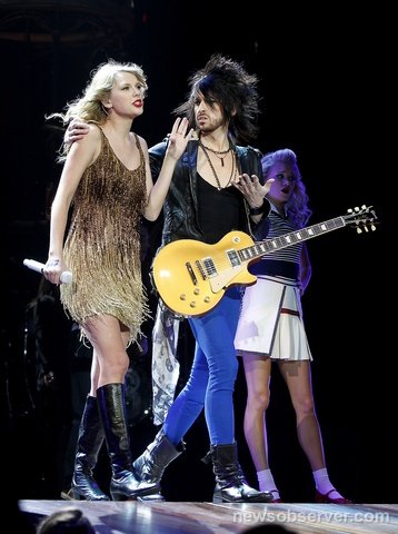 Taylor Swift — November 17 - Raleigh, North Carolina — photo 54