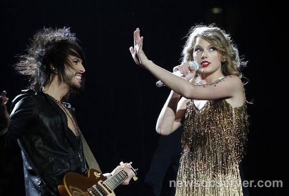 Taylor Swift — November 17 - Raleigh, North Carolina — photo 56
