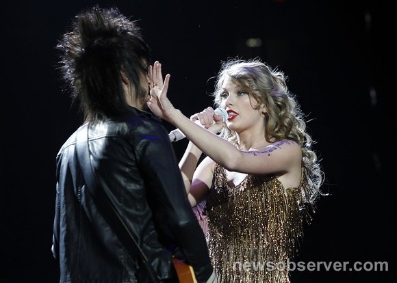 Taylor Swift — November 17 - Raleigh, North Carolina — photo 58