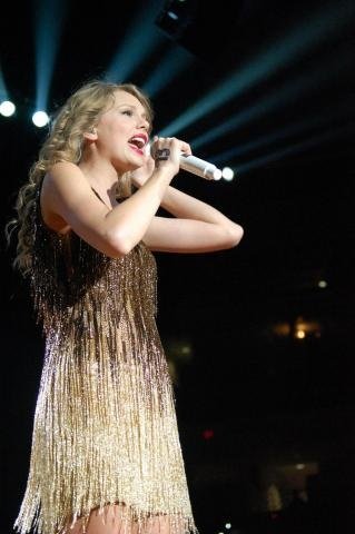Taylor Swift — November 17 - Raleigh, North Carolina — photo 70