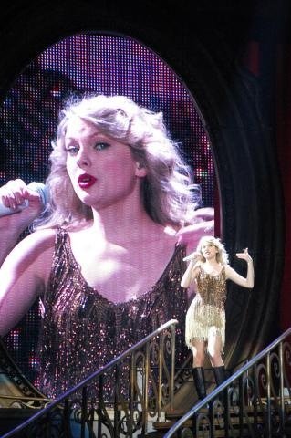 Taylor Swift — November 17 - Raleigh, North Carolina — photo 75