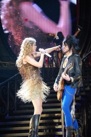 Taylor Swift — November 17 - Raleigh, North Carolina — photo 77
