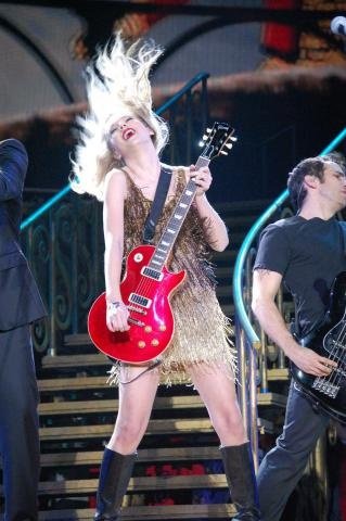 Taylor Swift — November 17 - Raleigh, North Carolina — photo 79