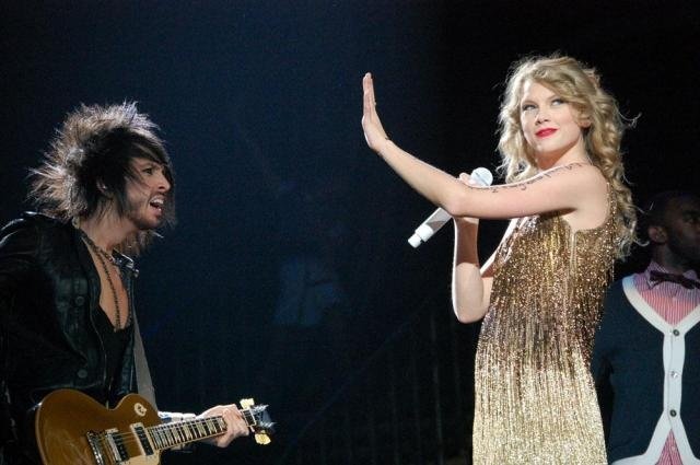 Taylor Swift — November 17 - Raleigh, North Carolina — photo 81