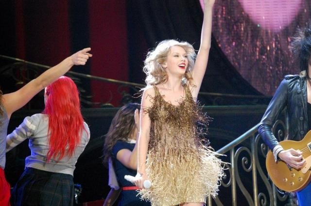 Taylor Swift — November 17 - Raleigh, North Carolina — photo 85