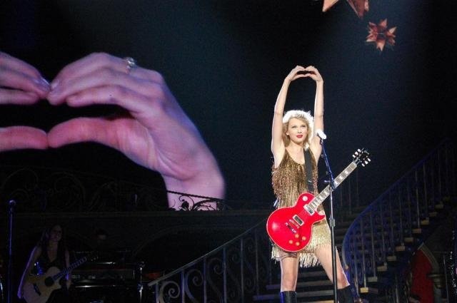Taylor Swift — November 17 - Raleigh, North Carolina — photo 90