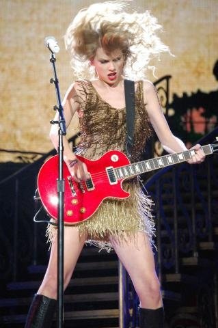 Taylor Swift — November 17 - Raleigh, North Carolina — photo 95