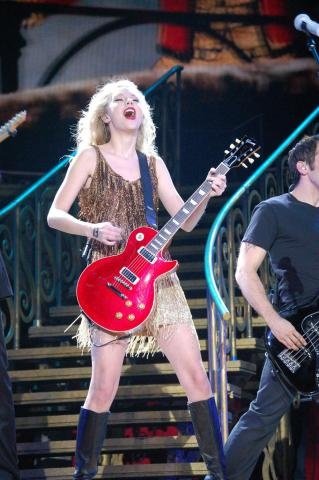 Taylor Swift — November 17 - Raleigh, North Carolina — photo 97