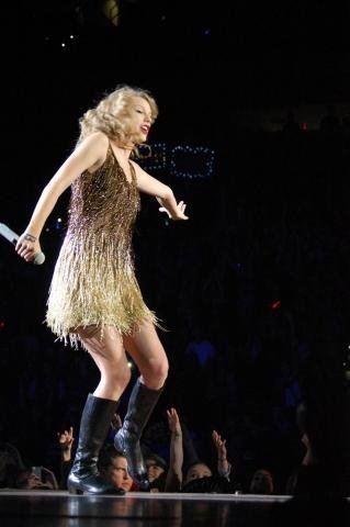 Taylor Swift — November 17 - Raleigh, North Carolina — photo 107