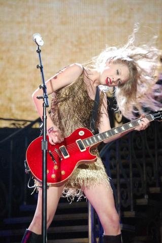 Taylor Swift — November 17 - Raleigh, North Carolina — photo 112