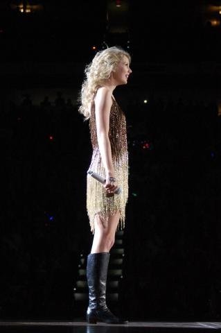 Taylor Swift — November 17 - Raleigh, North Carolina — photo 118