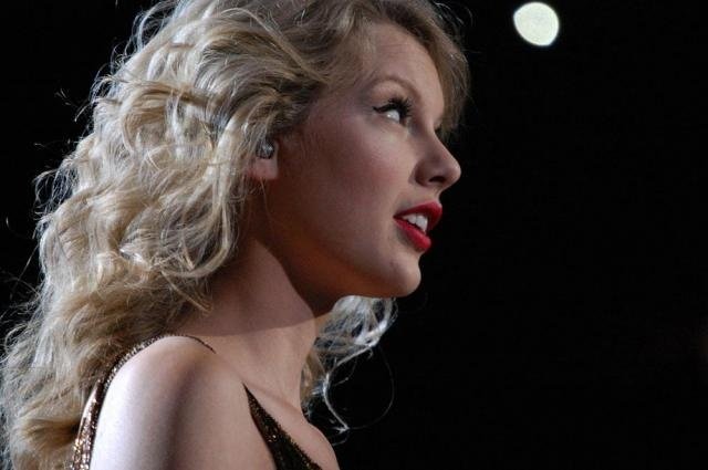 Taylor Swift — November 17 - Raleigh, North Carolina — photo 121