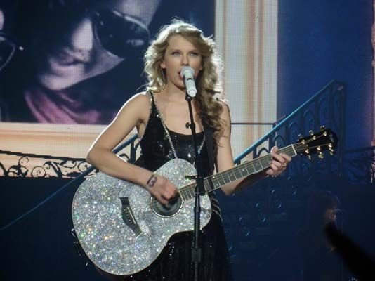 Taylor Swift — November 17 - Raleigh, North Carolina — photo 128