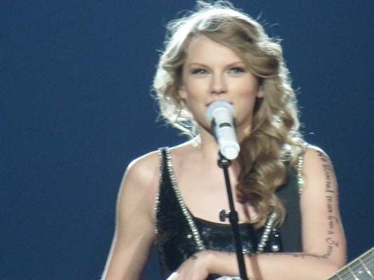 Taylor Swift — November 17 - Raleigh, North Carolina — photo 129