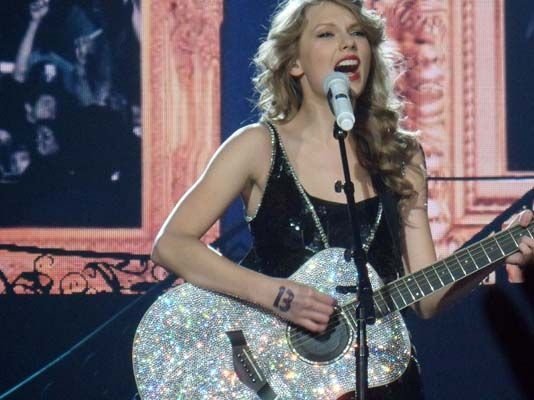 Taylor Swift — November 17 - Raleigh, North Carolina — photo 133