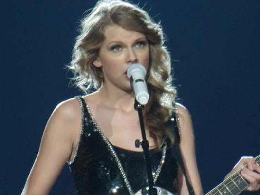 Taylor Swift — November 17 - Raleigh, North Carolina — photo 139