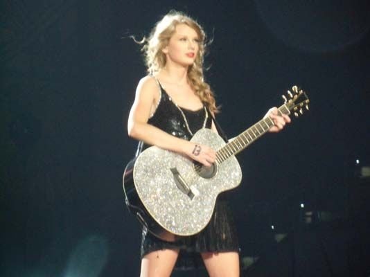 Taylor Swift — November 17 - Raleigh, North Carolina — photo 140