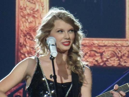 Taylor Swift — November 17 - Raleigh, North Carolina — photo 142