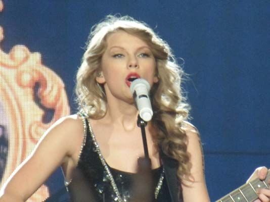 Taylor Swift — November 17 - Raleigh, North Carolina — photo 143