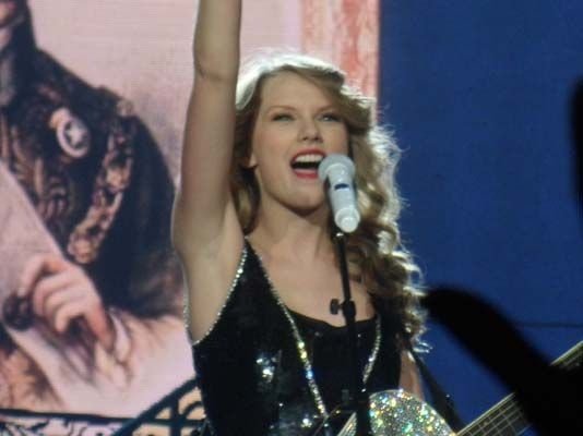 Taylor Swift — November 17 - Raleigh, North Carolina — photo 146