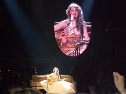 Taylor Swift — November 17 - Raleigh, North Carolina — photo 149