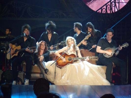 Taylor Swift — November 17 - Raleigh, North Carolina — photo 151