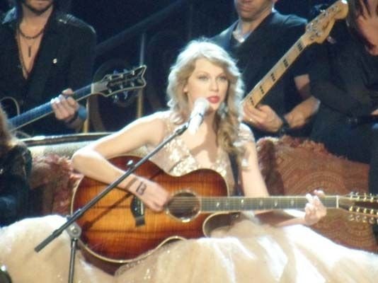 Taylor Swift — November 17 - Raleigh, North Carolina — photo 152