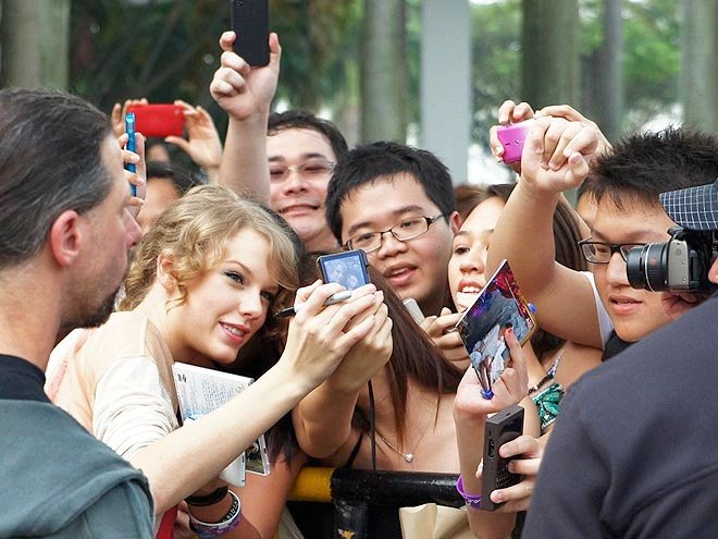 Taylor Swift — People Magazine: Speak Now World Tour — photo 4