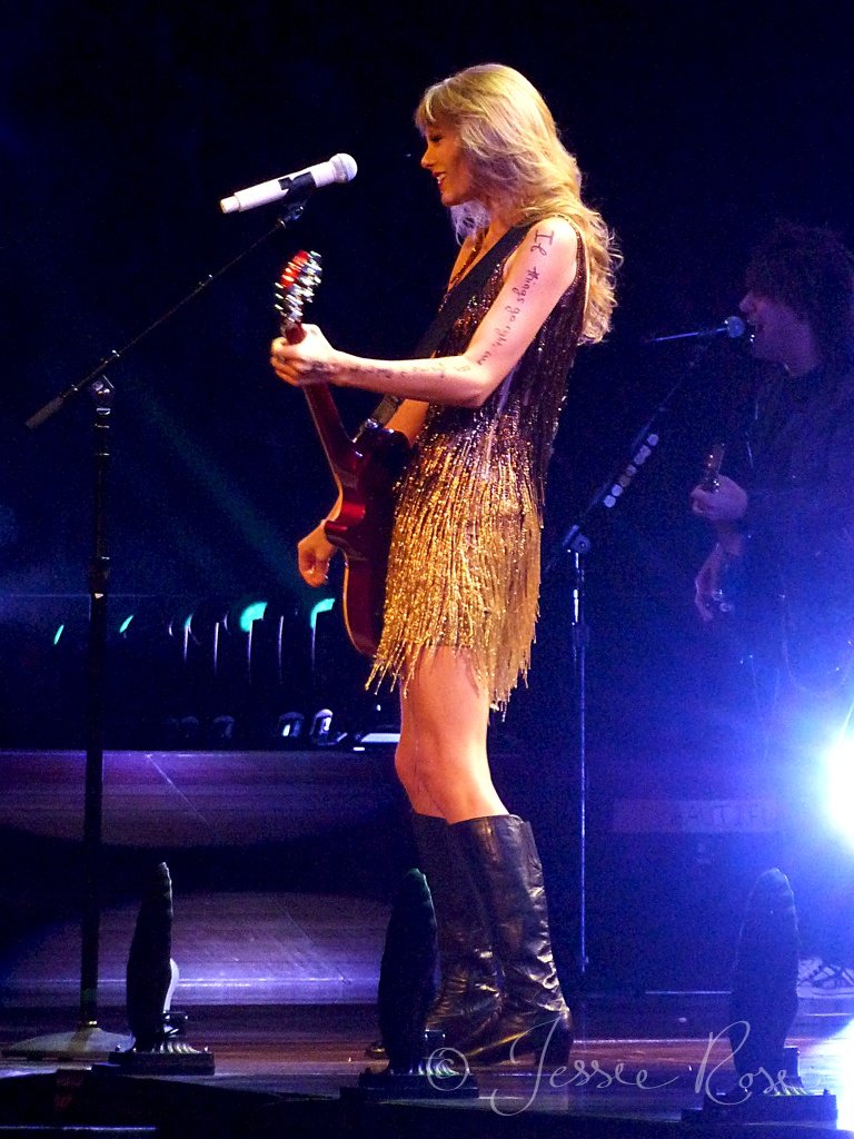 Taylor Swift — March 10 - Sydney, Australia — photo 3