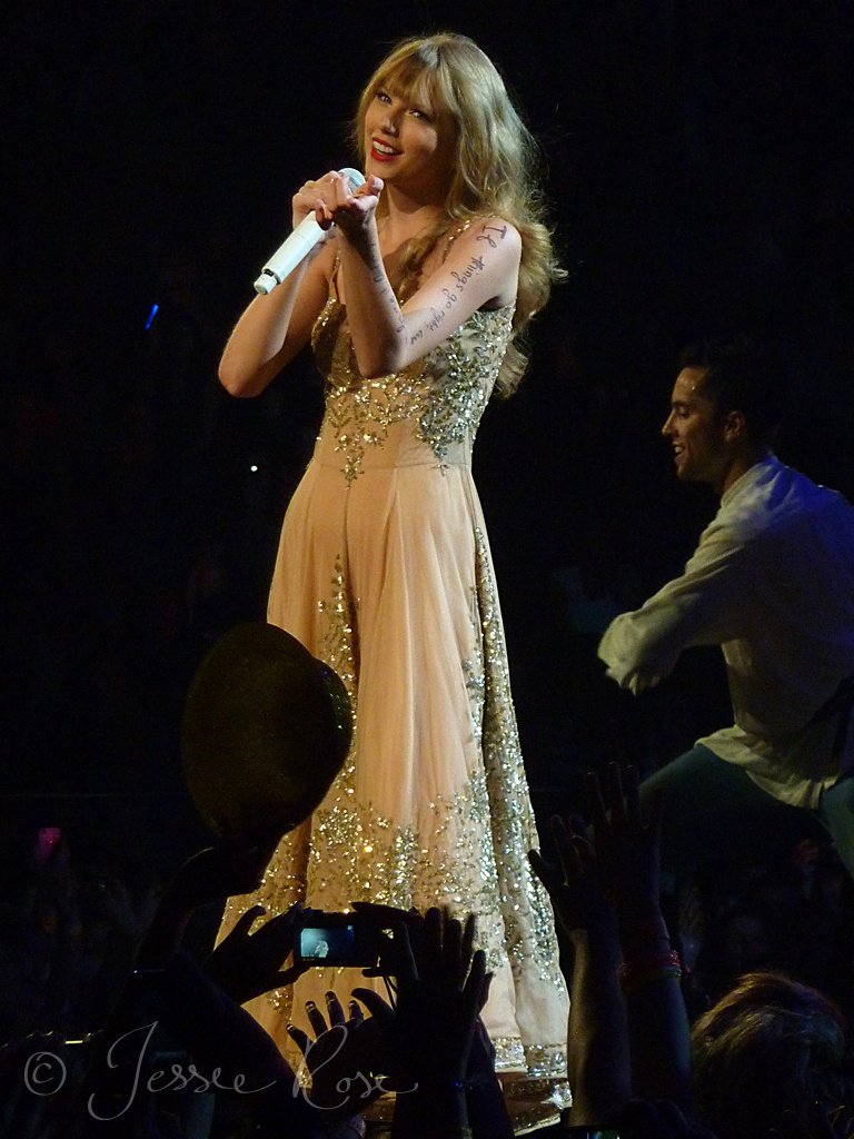 Taylor Swift — March 10 - Sydney, Australia — photo 12