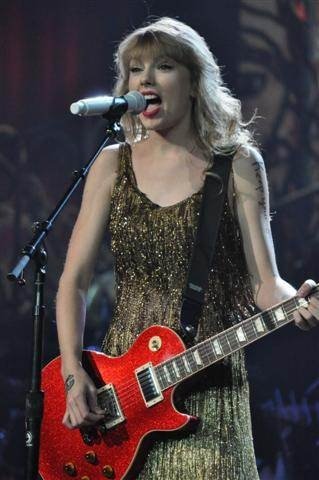 Taylor Swift — March 16 - Auckland, New Zealand — photo 3
