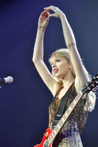 Taylor Swift — March 16 - Auckland, New Zealand — photo 8