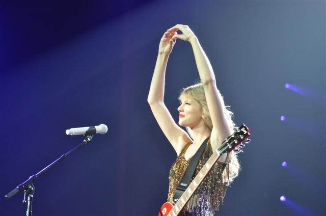 Taylor Swift — March 16 - Auckland, New Zealand — photo 10
