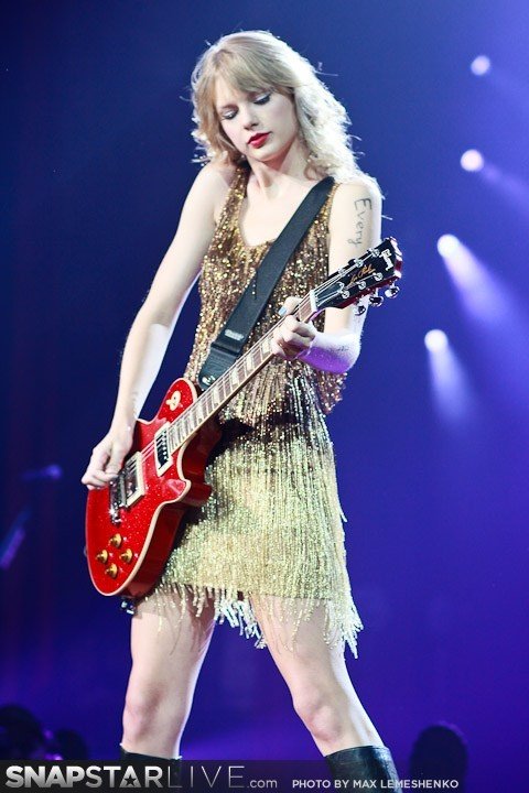 Taylor Swift — March 17 - Auckland, New Zealand — photo 3