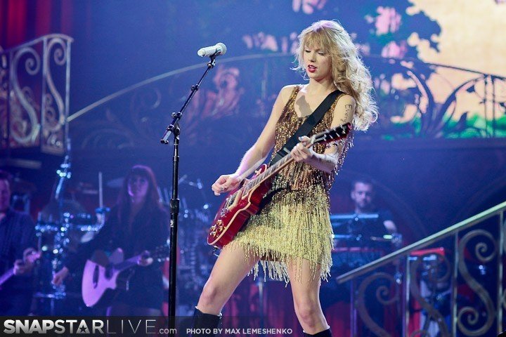 Taylor Swift — March 17 - Auckland, New Zealand — photo 12