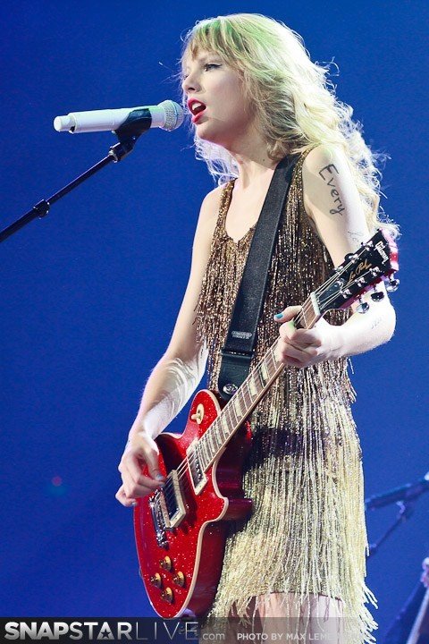Taylor Swift — March 17 - Auckland, New Zealand — photo 26