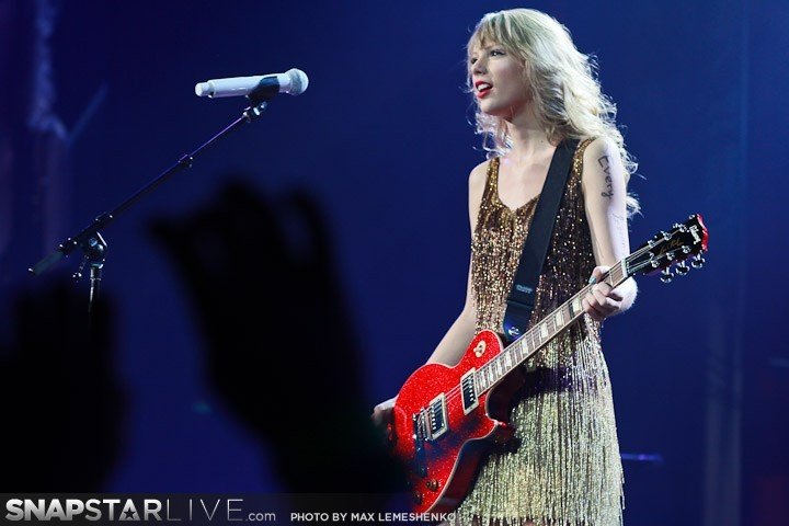 Taylor Swift — March 17 - Auckland, New Zealand — photo 27