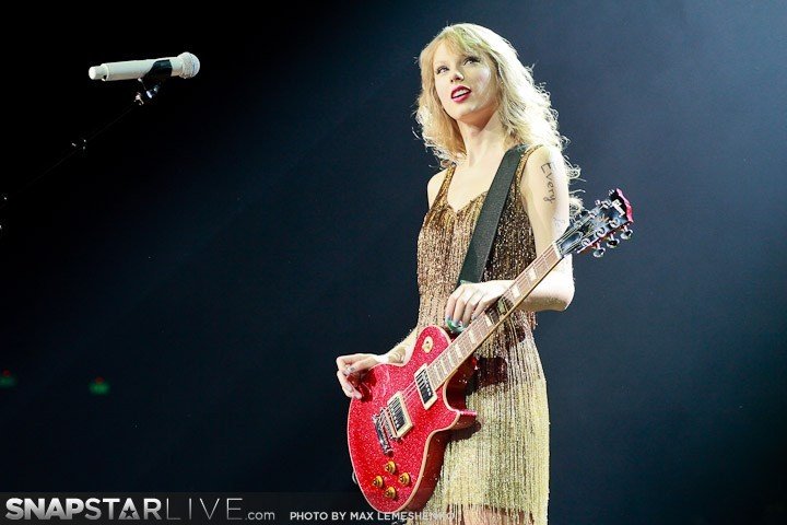 Taylor Swift — March 17 - Auckland, New Zealand — photo 28